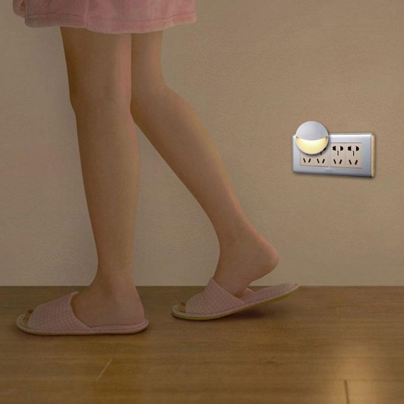 Elettra - Nachtlampje met lichtsensor voor in het stopcontact