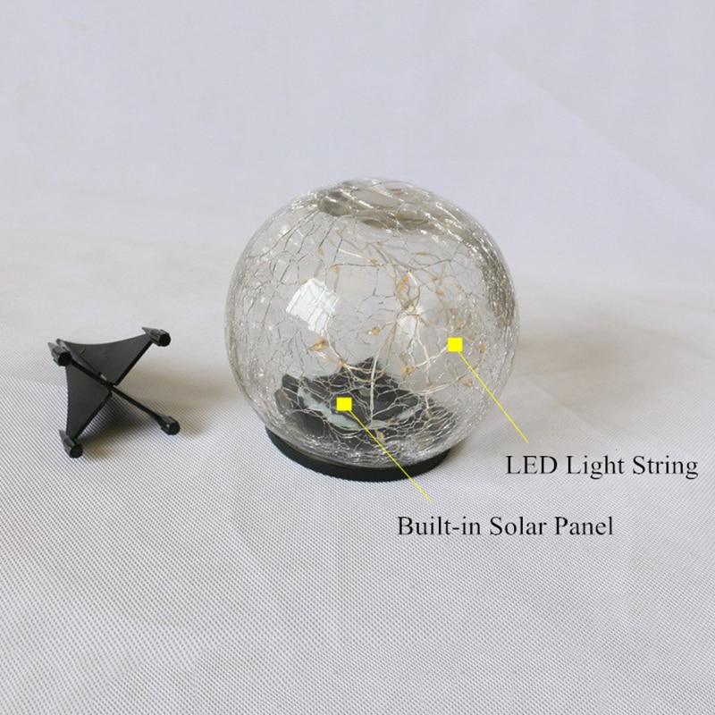 Tuinlamp op zonne-energie met glazen kogel met barsten